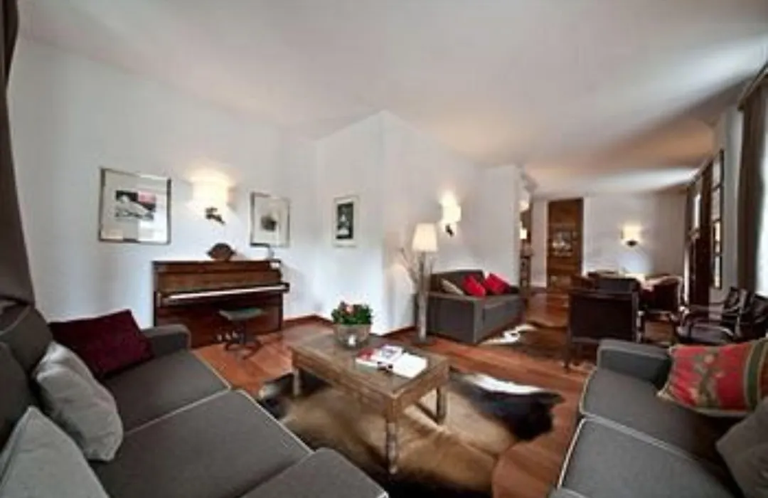 Cresta Et Duc Hotel-1